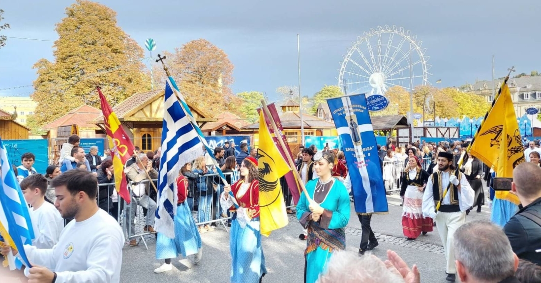 Η ΝΙΚΗ στη μεγαλειώδη παρέλαση της Ελληνικής Ομογένειας στη Στουτγάρδη